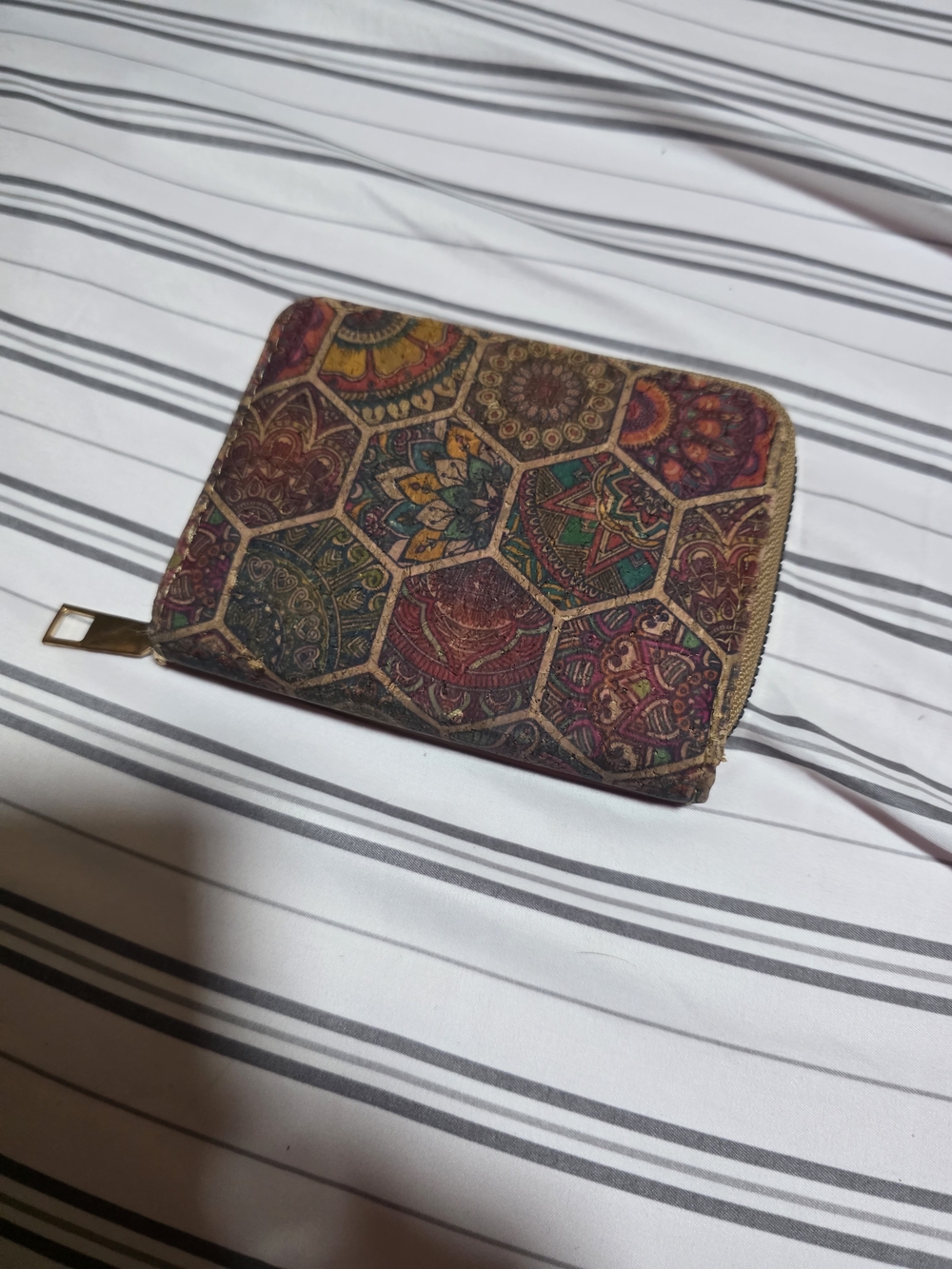 Printed Hexagon Pattern Zip Wallet - Multicolor